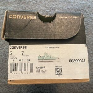 Women’s low top Converse